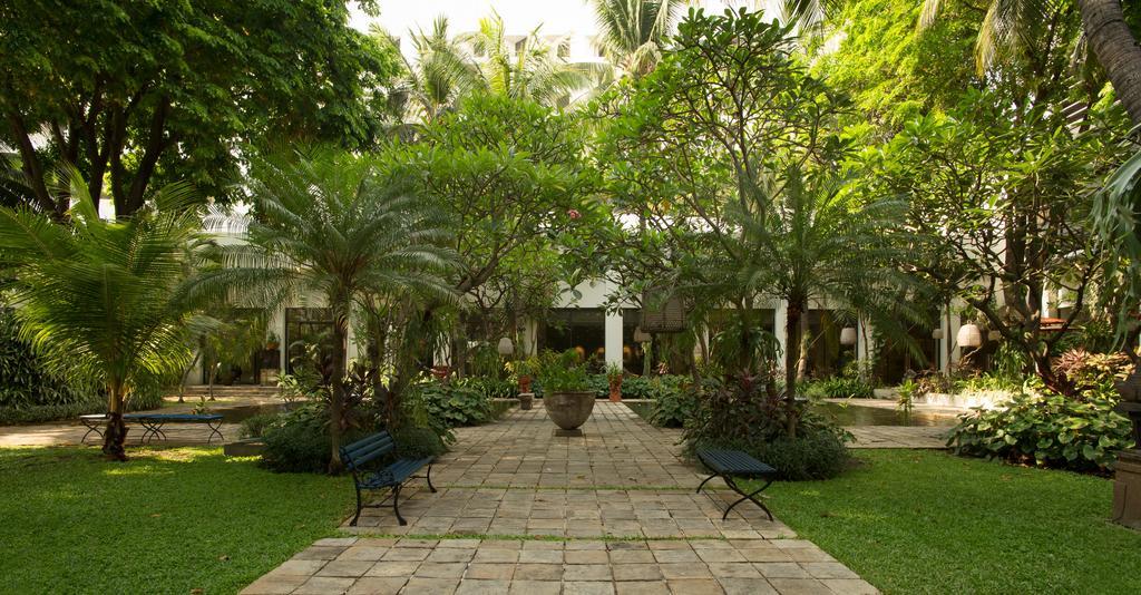 泗水城地球度假村 外观 照片 The garden of the National Museum of the Republic of Haiti